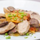 Pirított sertés érmék pirított csibemájjal